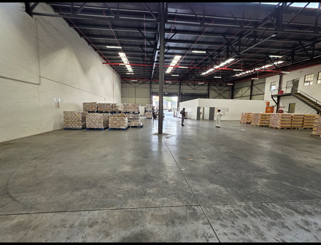 2,268M² WAREHOUSE TO LET IN ROBERTSHAM